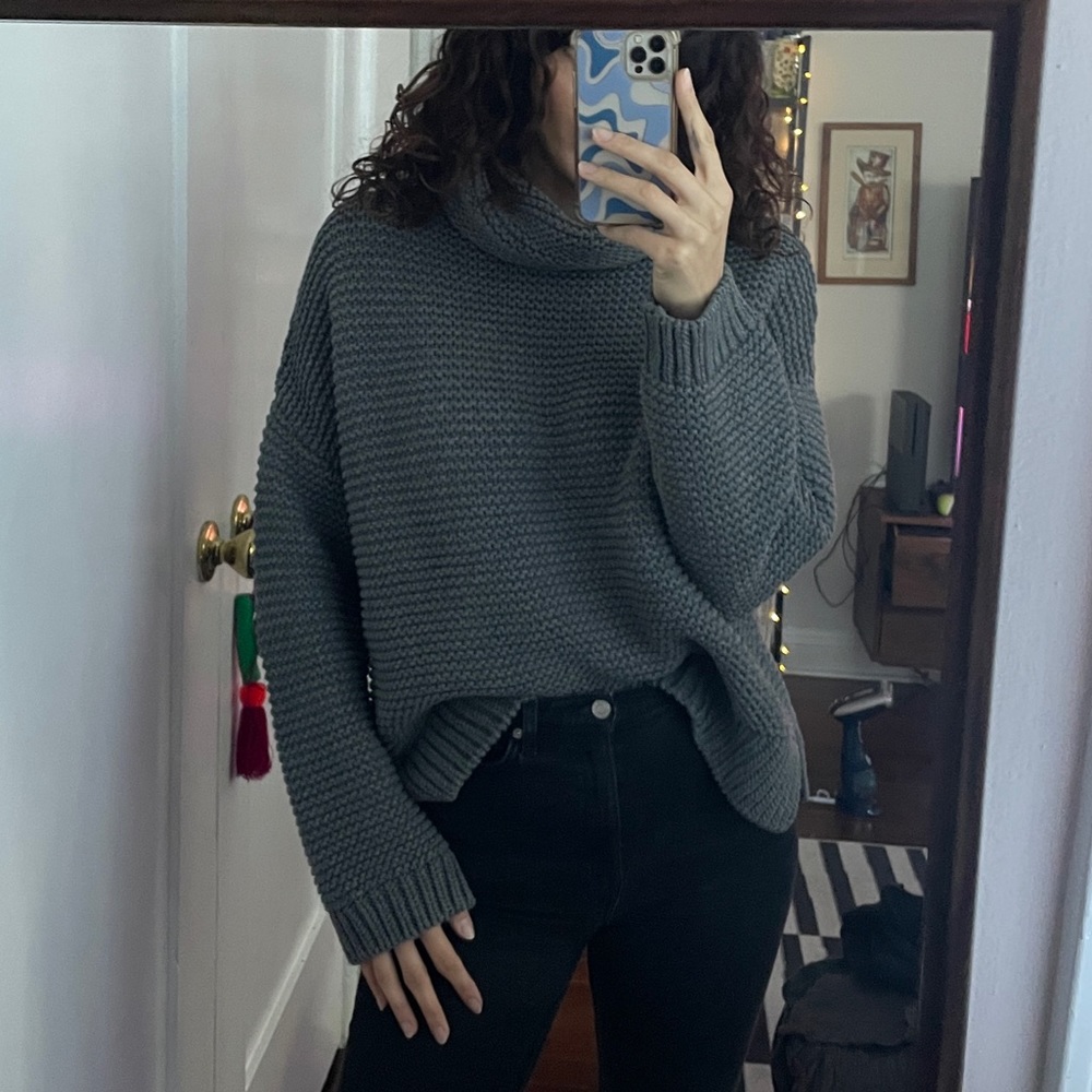 Zara turtleneck kit sweater THICK! Size medium